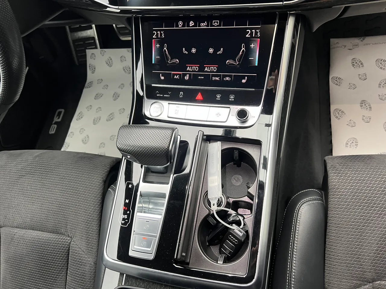 Audi Q8 - фото 23