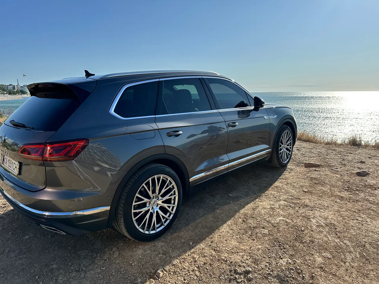 Volkswagen Touareg - фото 2