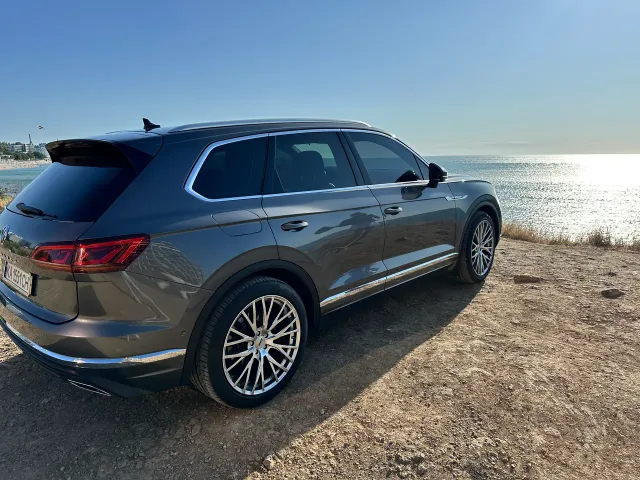 Volkswagen Touareg - фото 2