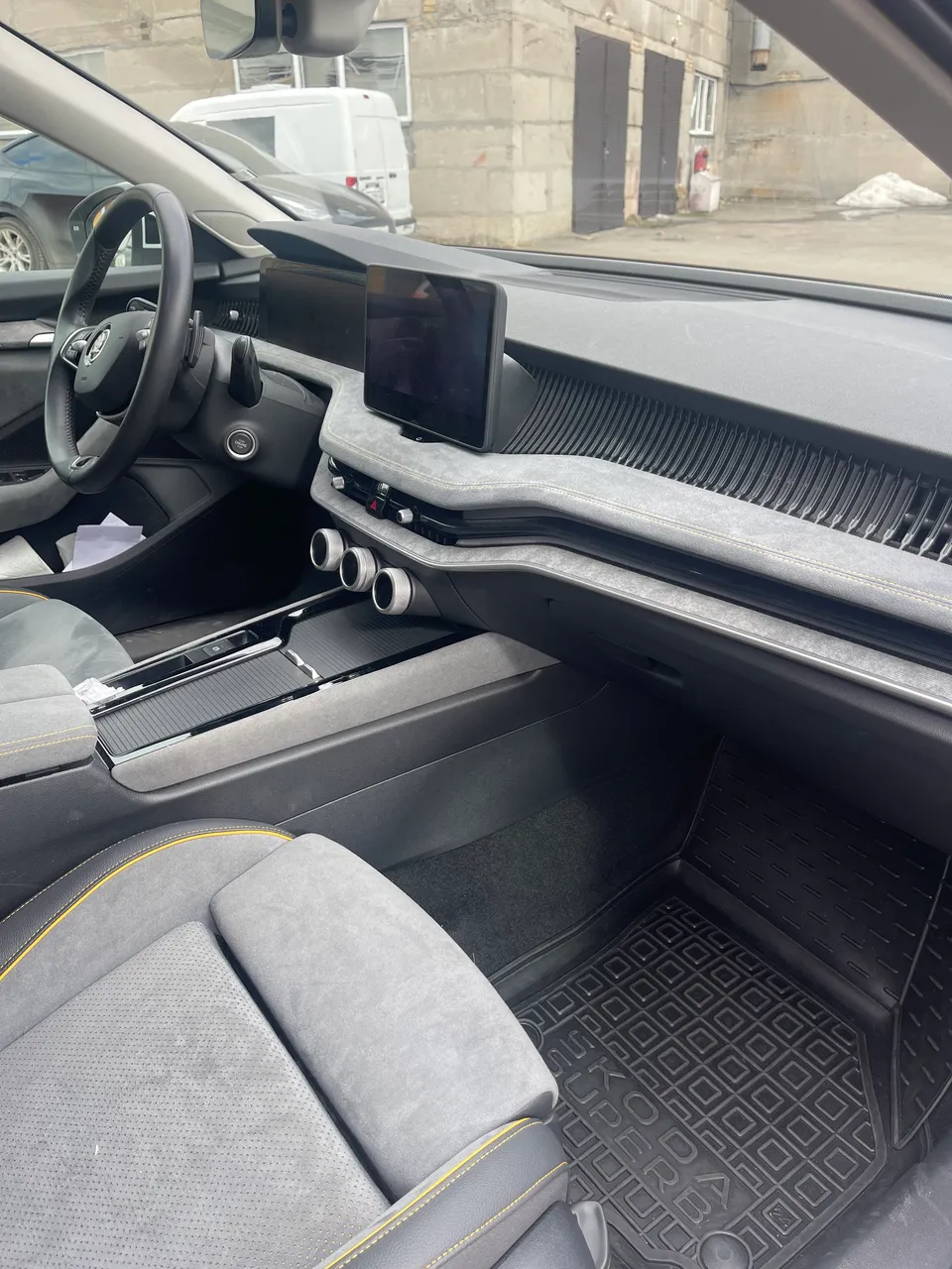 Skoda Superb - фото 13
