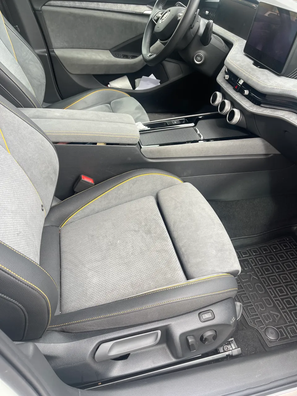 Skoda Superb - фото 16