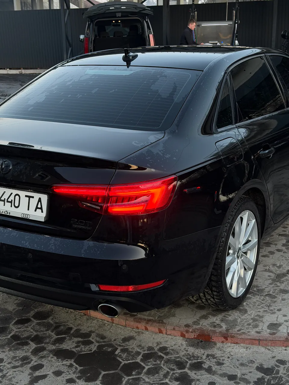 Audi A4 - фото 2