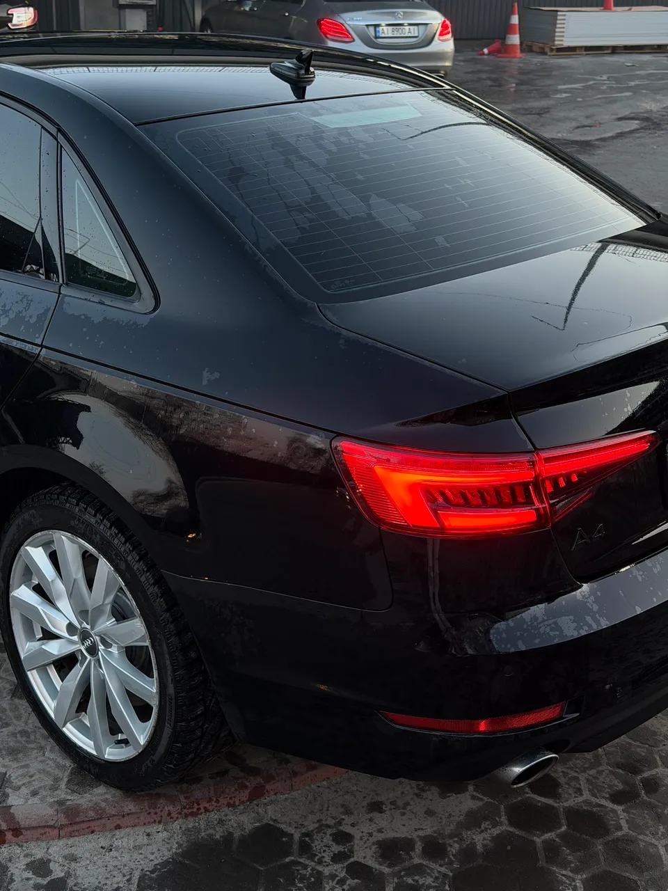 Audi A4 - фото 9