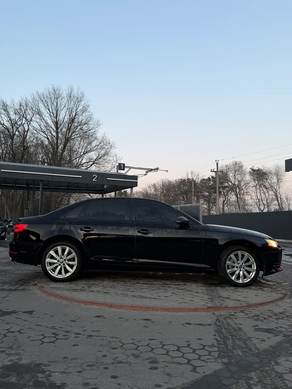 Audi A4 - фото 12