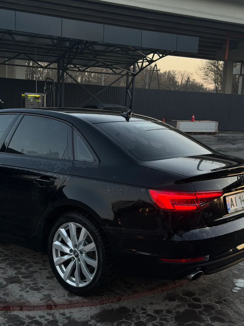 Audi A4 - фото 8