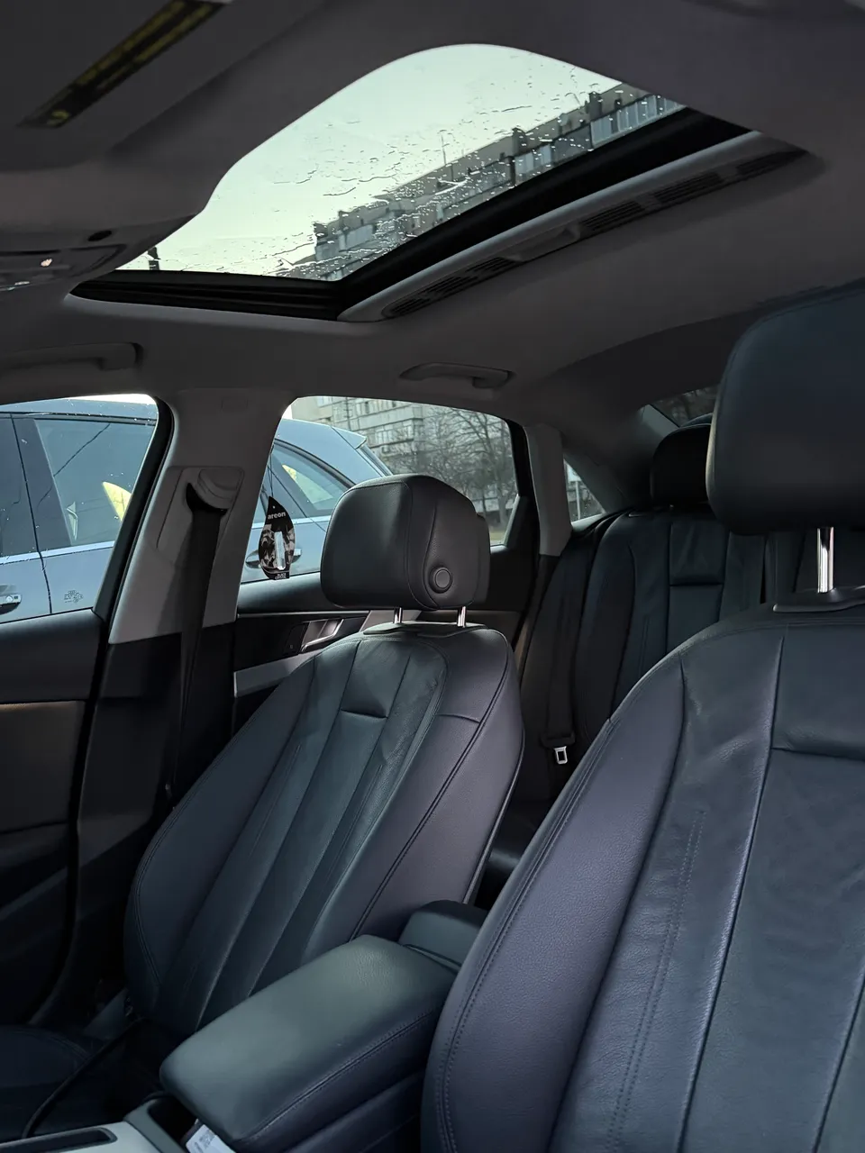 Audi A4 - фото 16