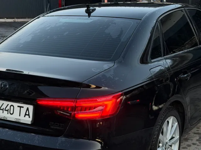 Audi A4 - фото 2