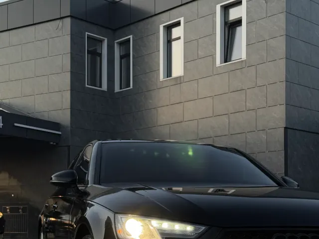 Audi A4 - фото 1
