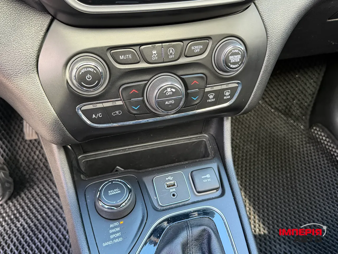 Jeep Cherokee - фото 12