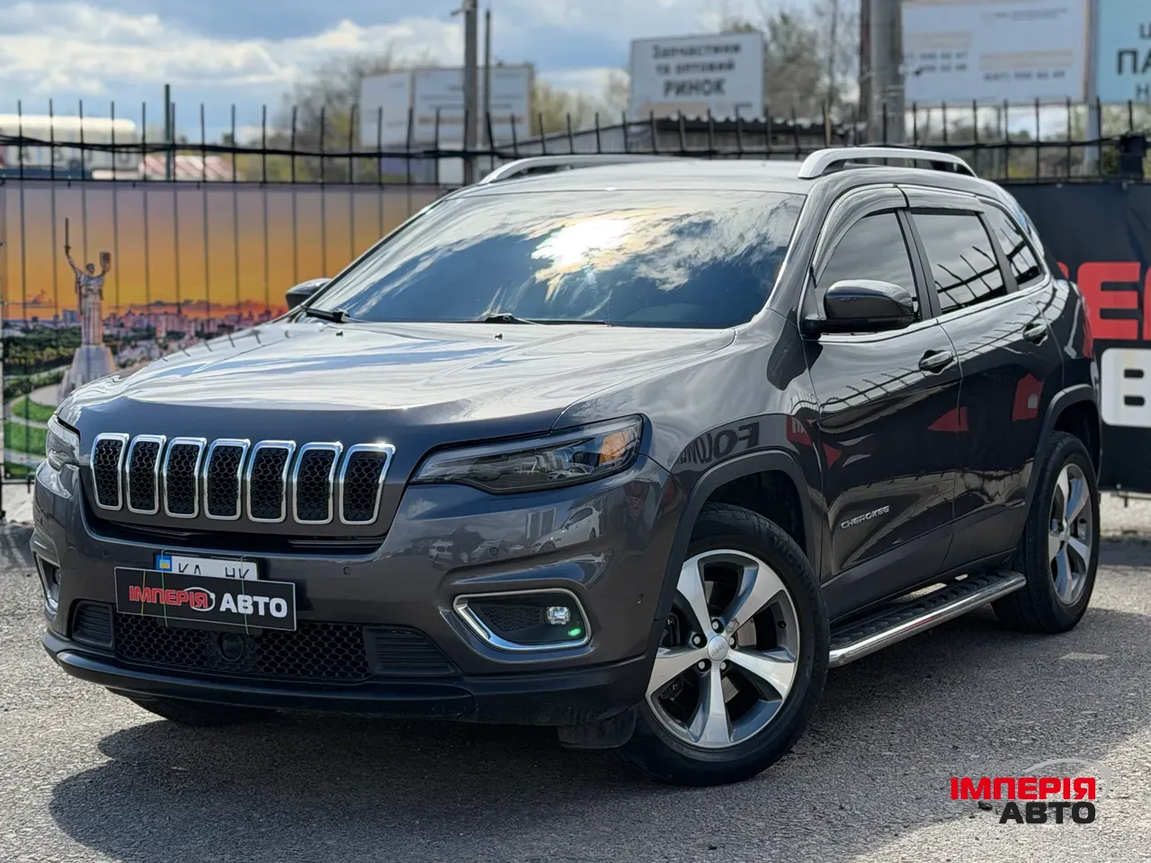 Jeep Cherokee - фото 1