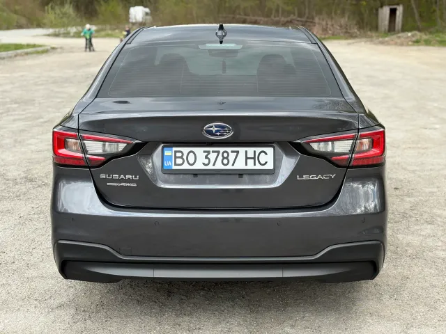 Subaru Legacy - фото 3