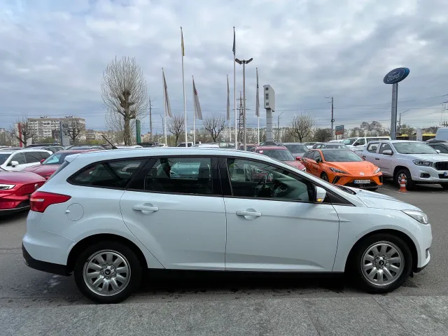Ford Focus - фото 5