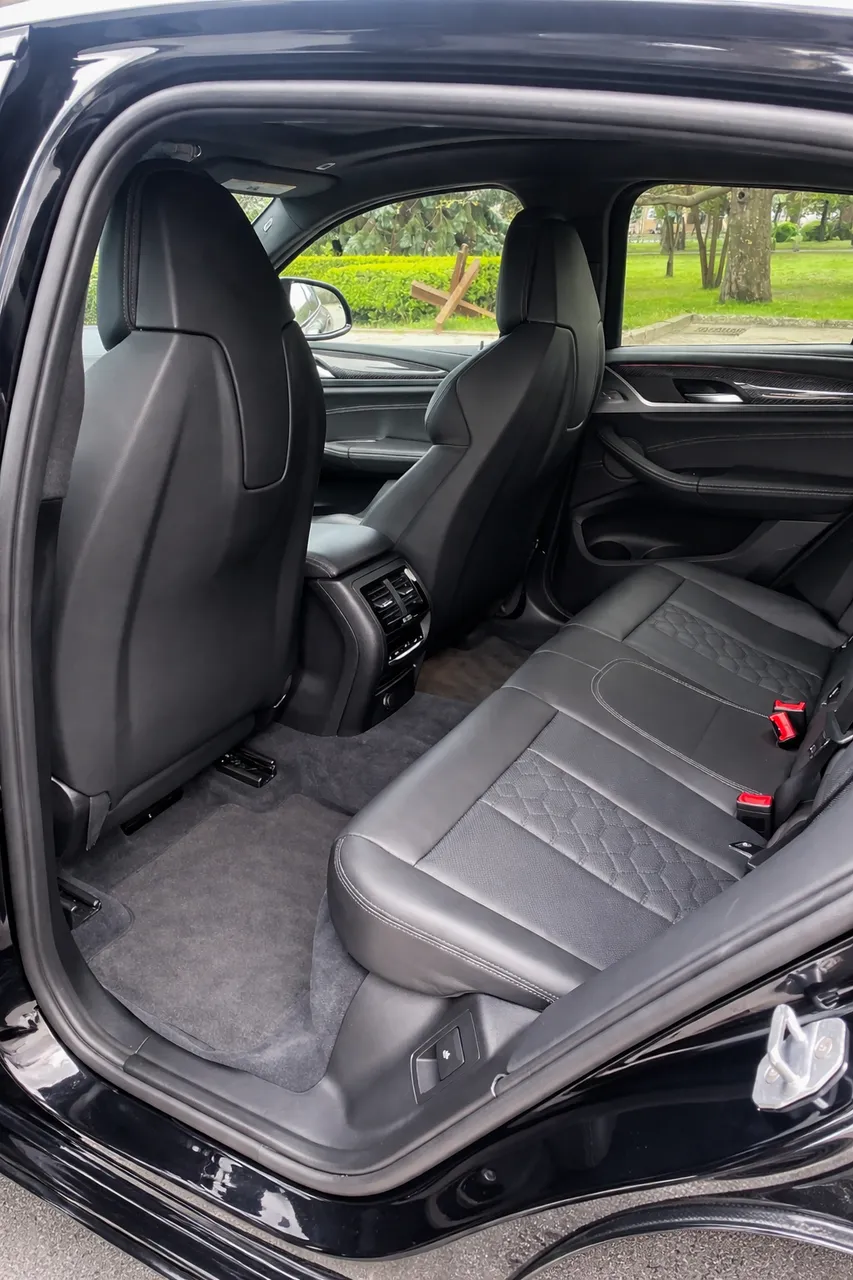 BMW X4 M - фото 18