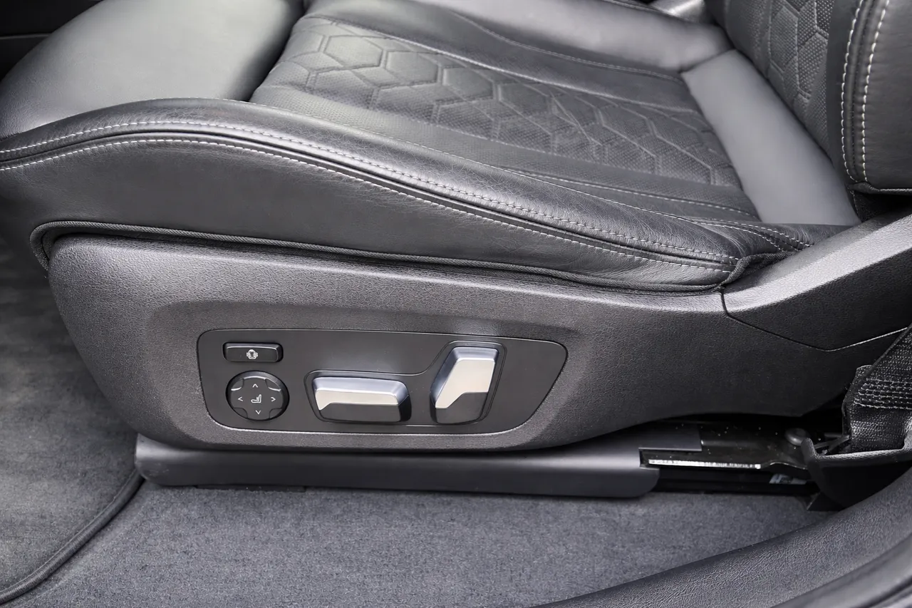 BMW X4 M - фото 17