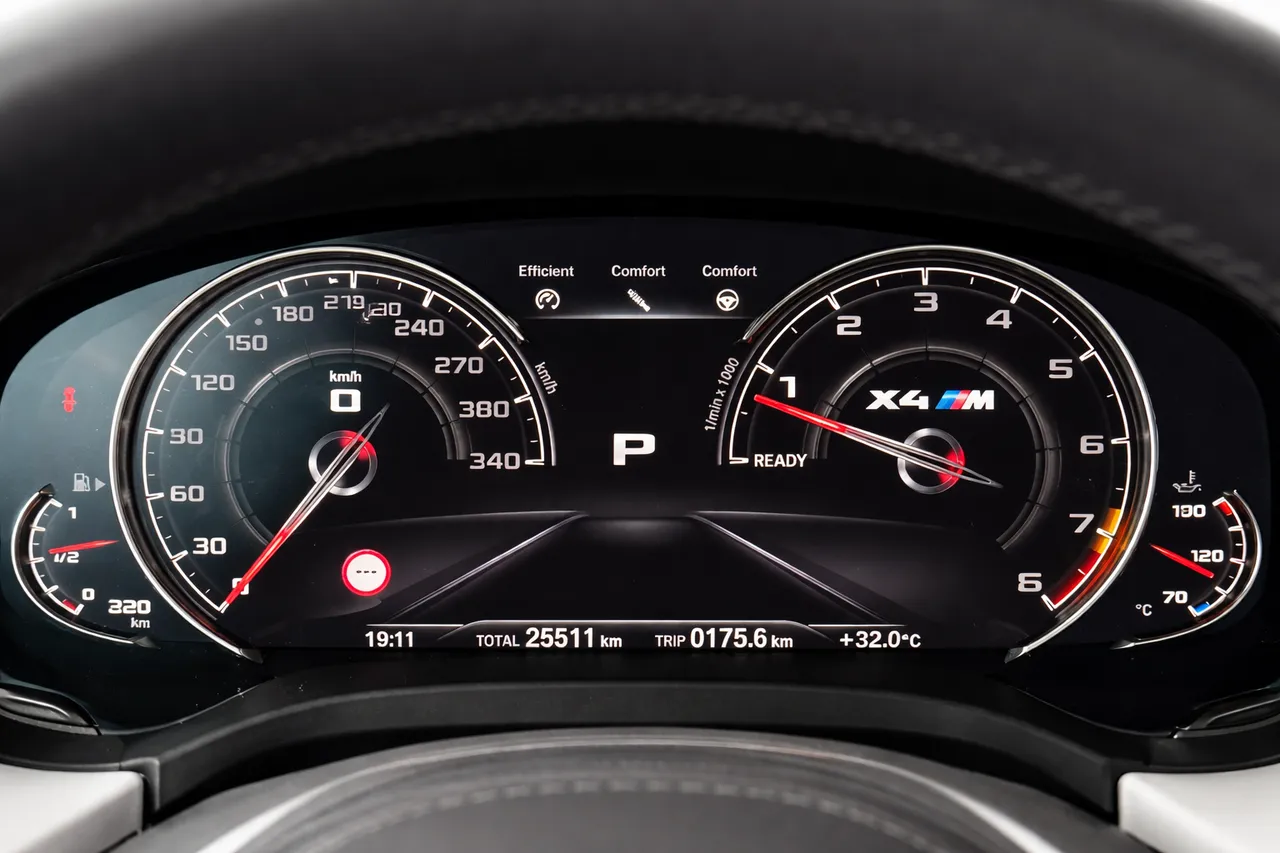 BMW X4 M - фото 12