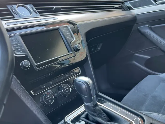 Volkswagen Passat - фото 3