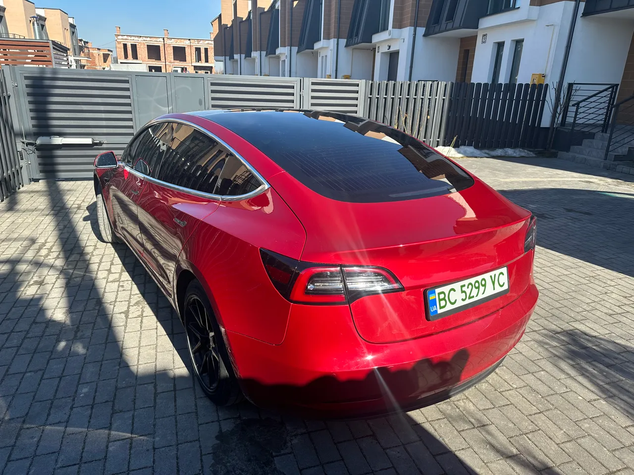 Tesla Model 3 - фото 10