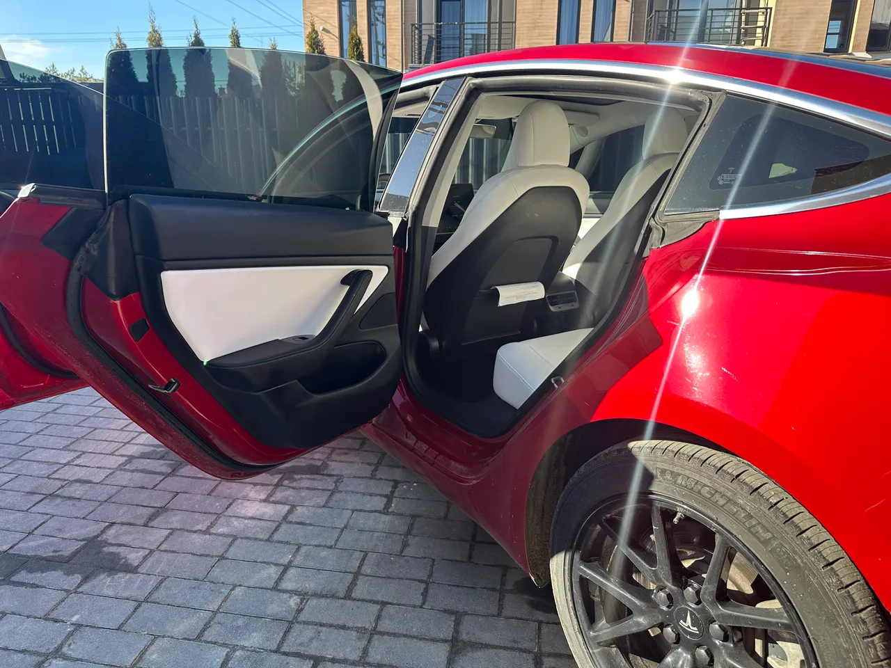 Tesla Model 3 - фото 13