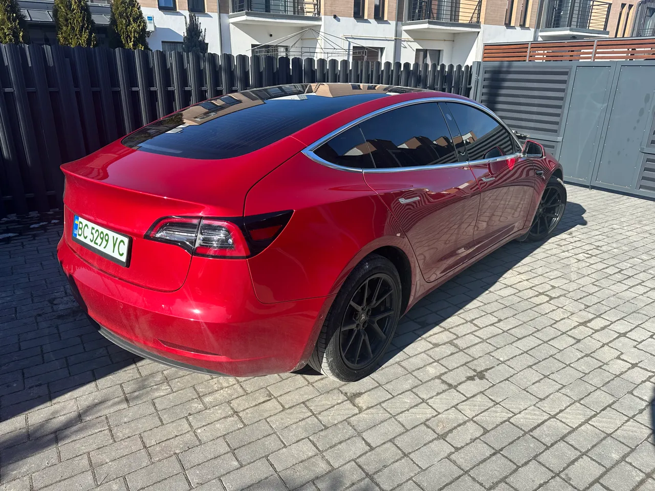 Tesla Model 3 - фото 5
