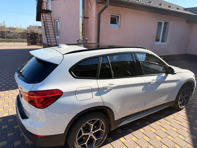 BMW X1 - фото 1