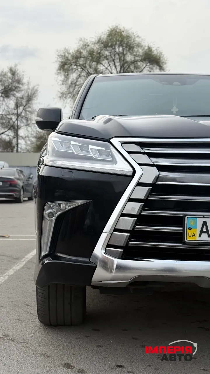 Lexus LX - фото 9
