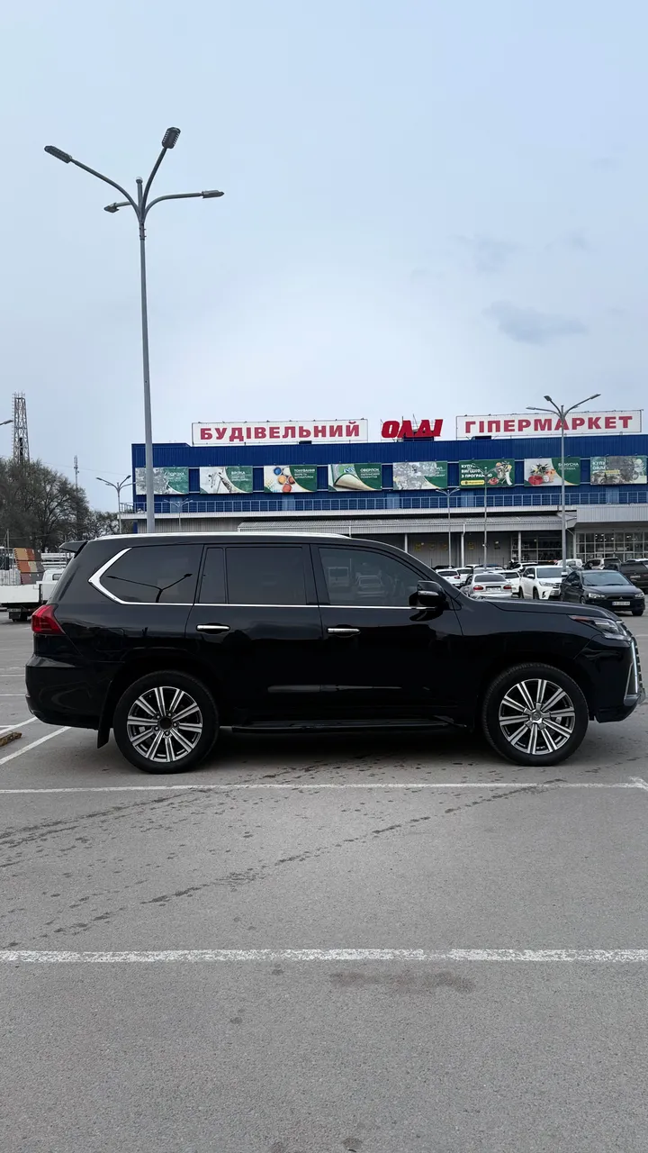 Lexus LX - фото 7