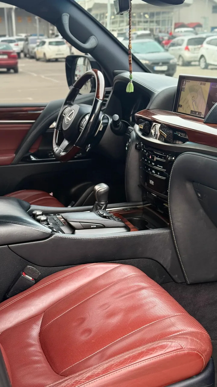 Lexus LX - фото 14