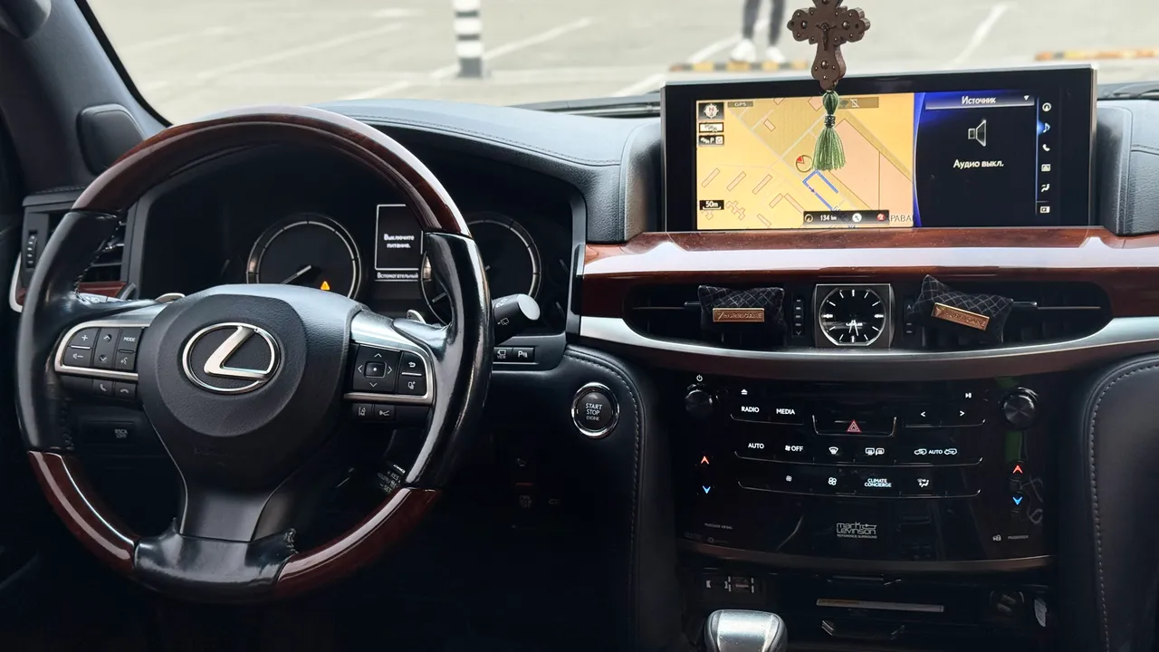Lexus LX - фото 15
