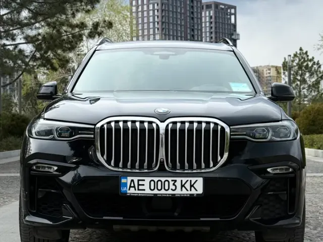 BMW X7 - фото 1