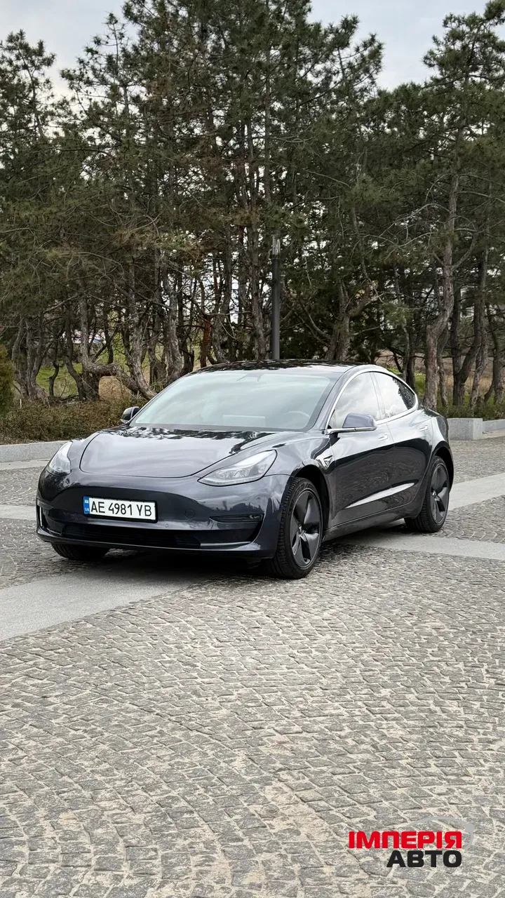Tesla Model 3 - фото 1