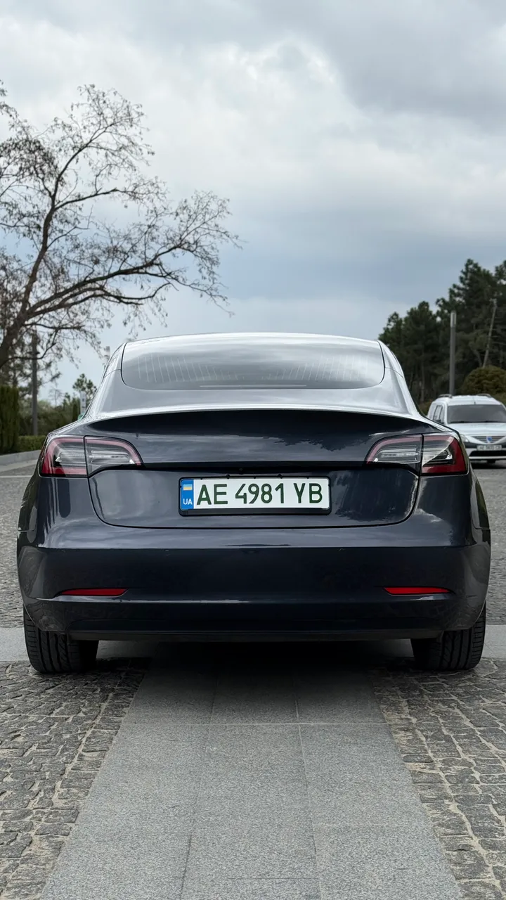 Tesla Model 3 - фото 6