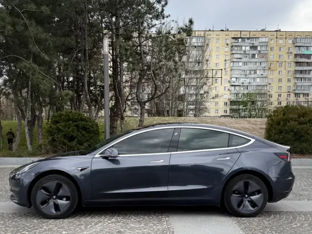 Tesla Model 3 - фото 4