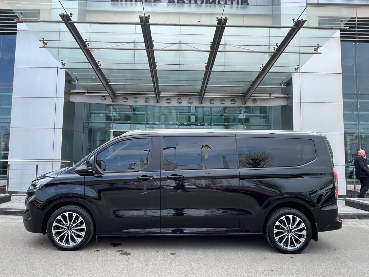 Ford Tourneo Custom - фото 9