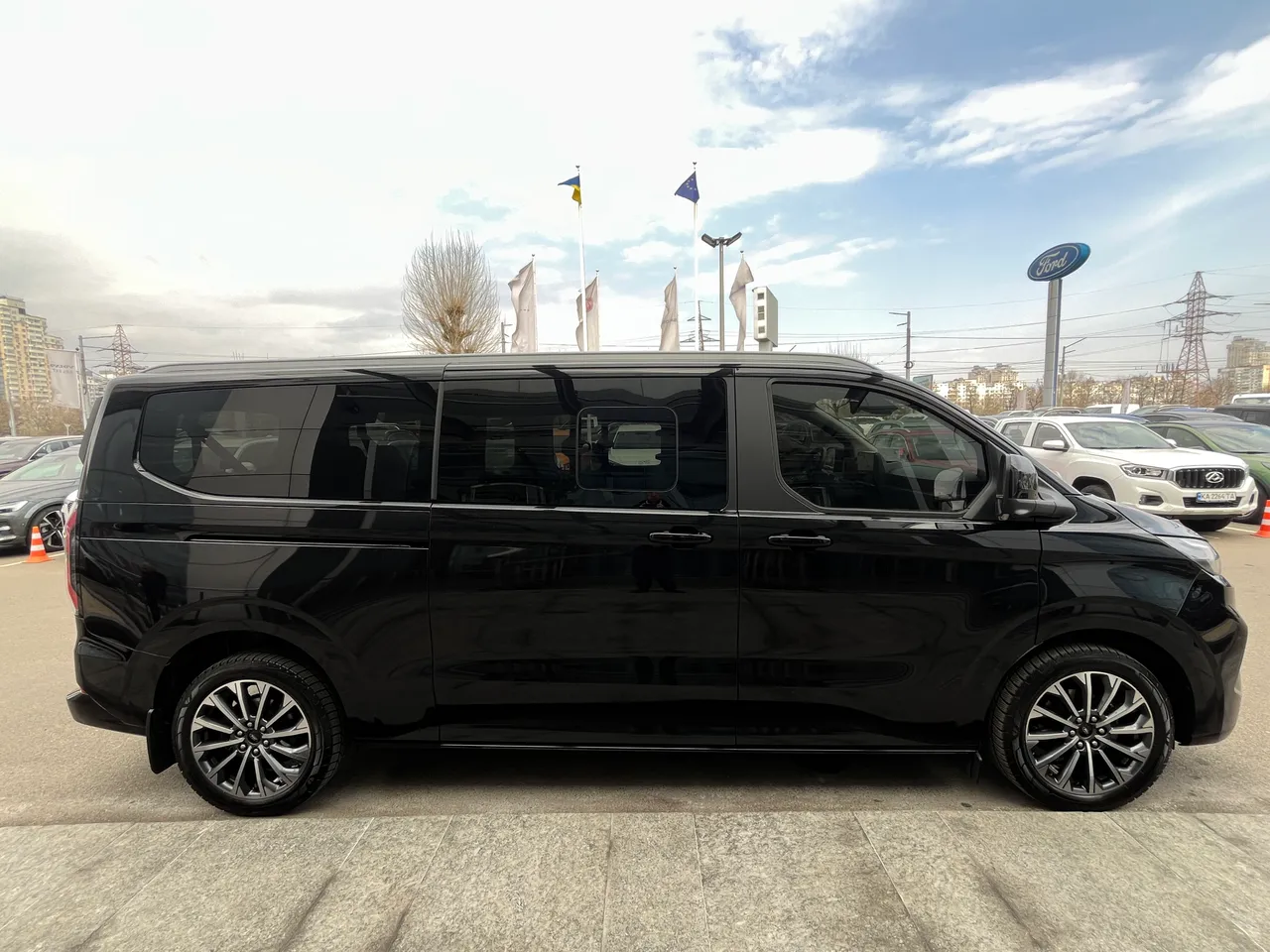 Ford Tourneo Custom - фото 5