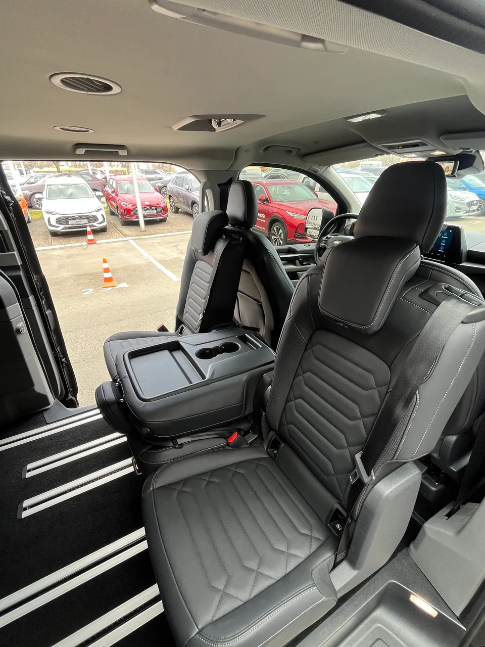Ford Tourneo Custom - фото 18