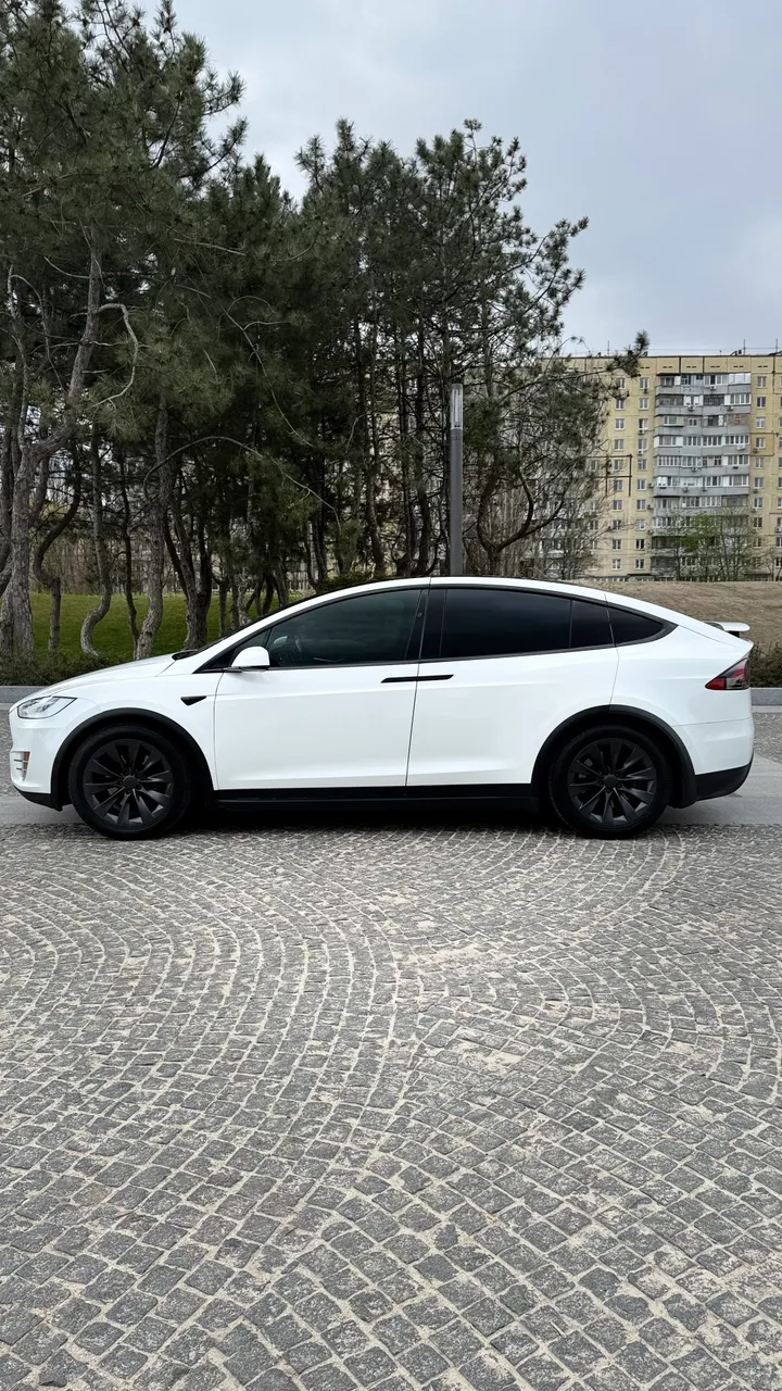 Tesla Model X - фото 5