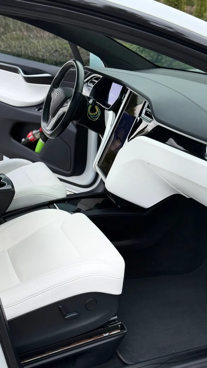 Tesla Model X - фото 13