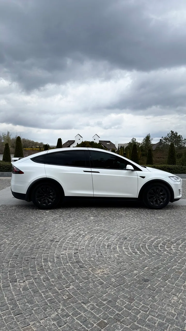 Tesla Model X - фото 10