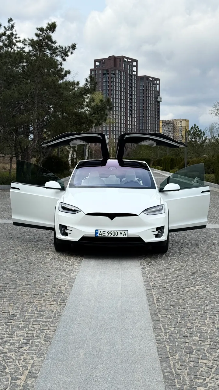 Tesla Model X - фото 14