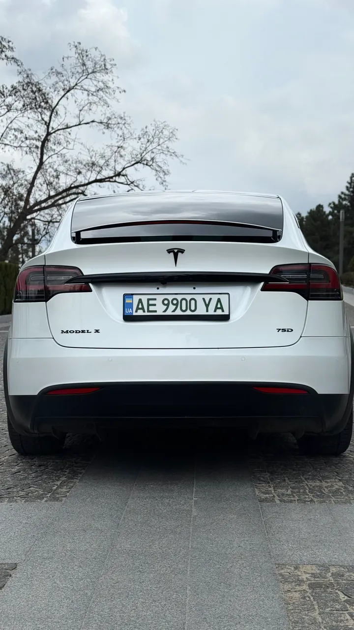 Tesla Model X - фото 8