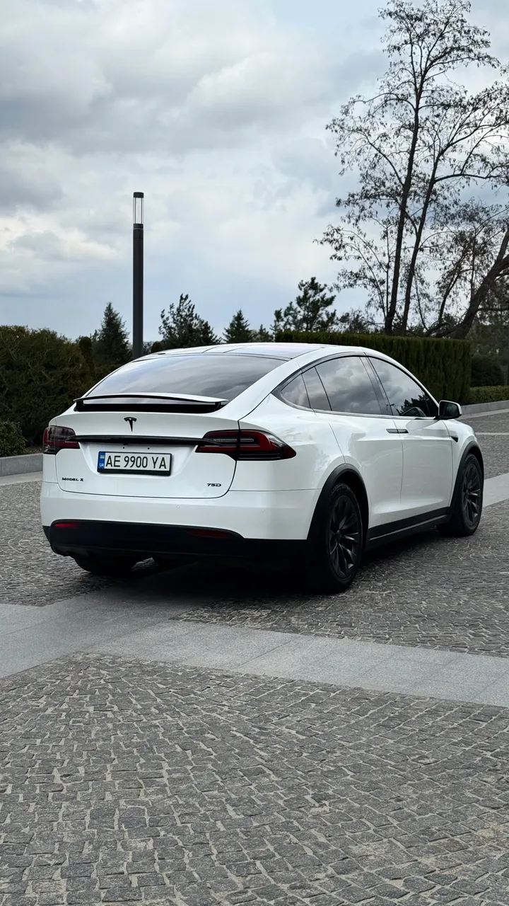 Tesla Model X - фото 9