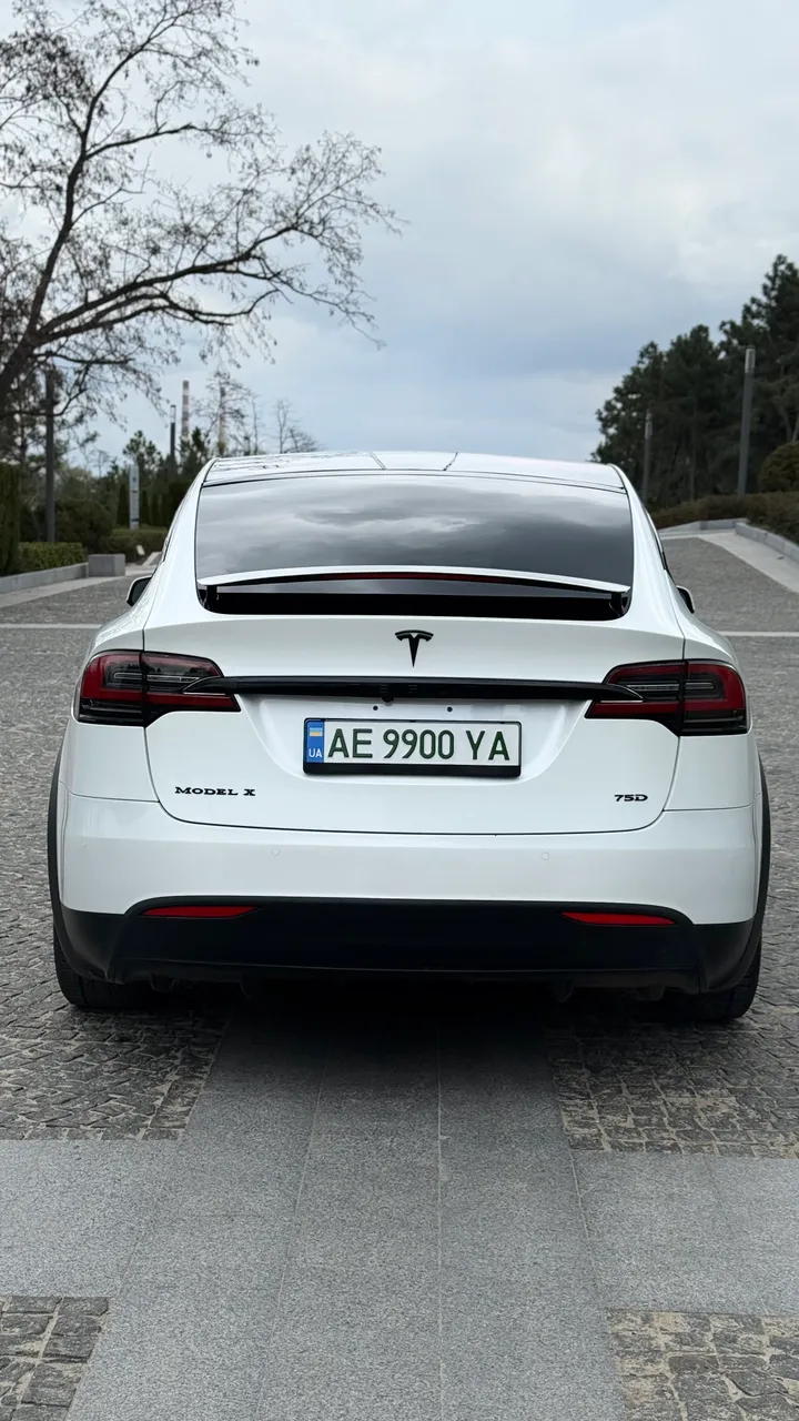 Tesla Model X - фото 7