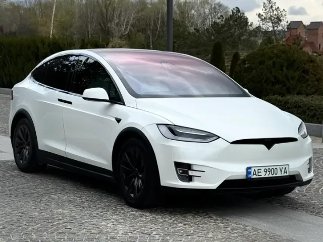 Tesla Model X - фото 1