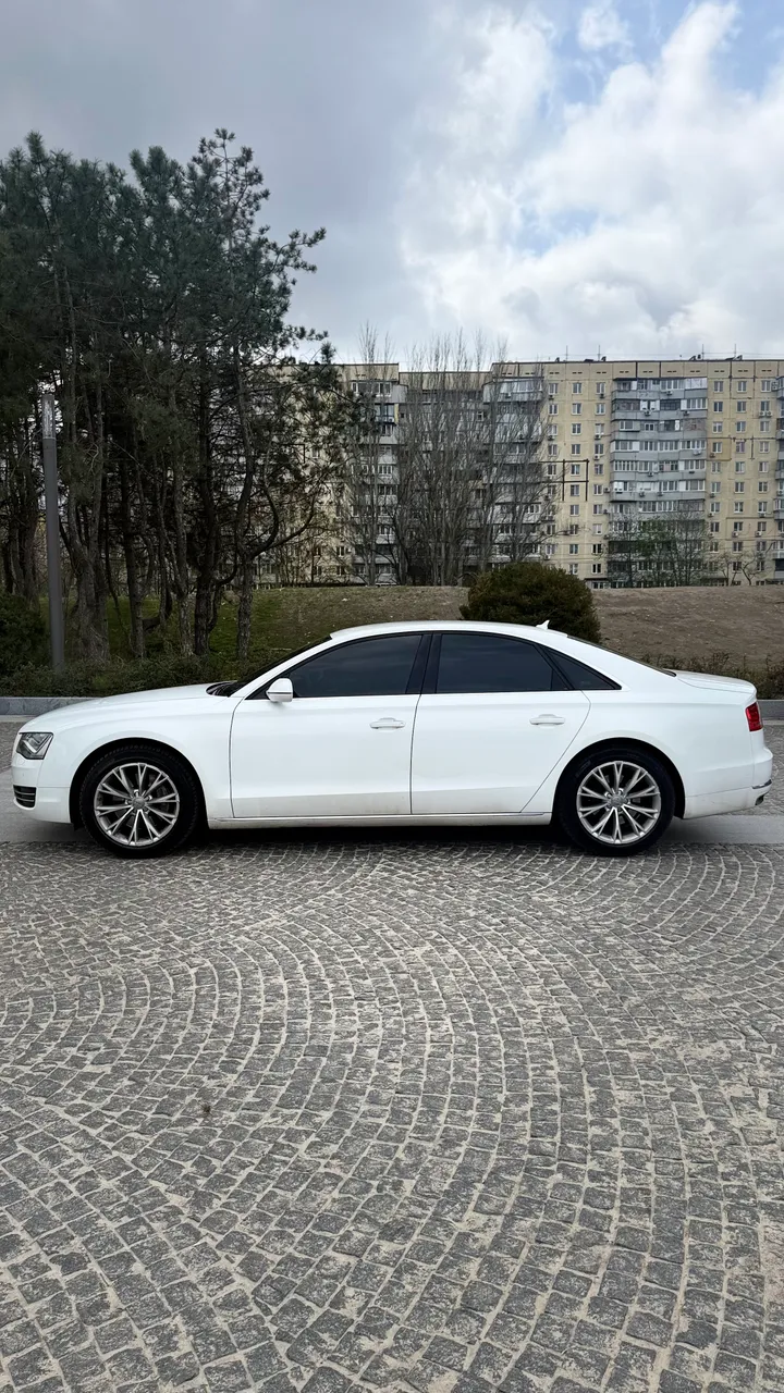 Audi A8 - фото 2