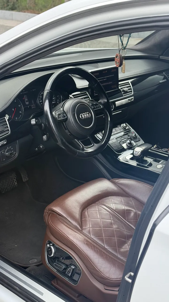 Audi A8 - фото 11