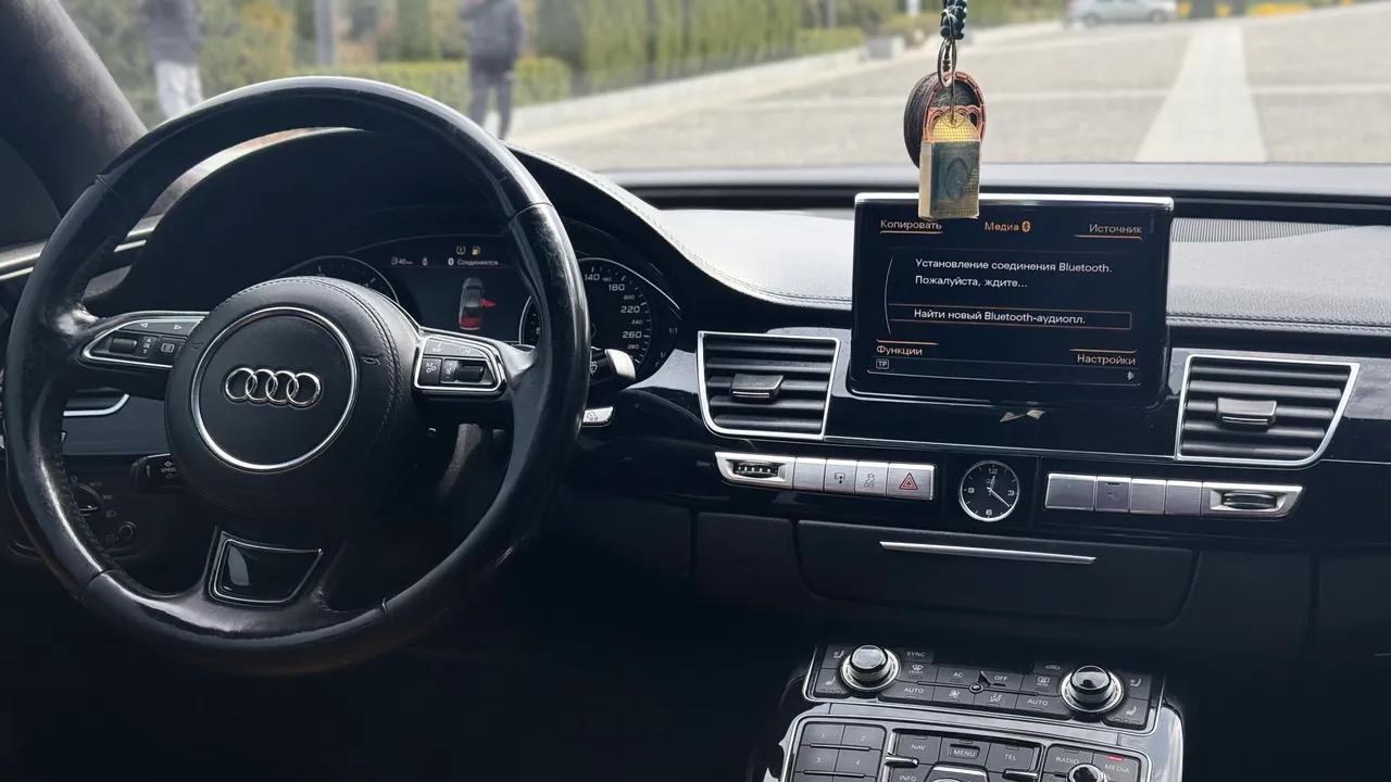 Audi A8 - фото 20