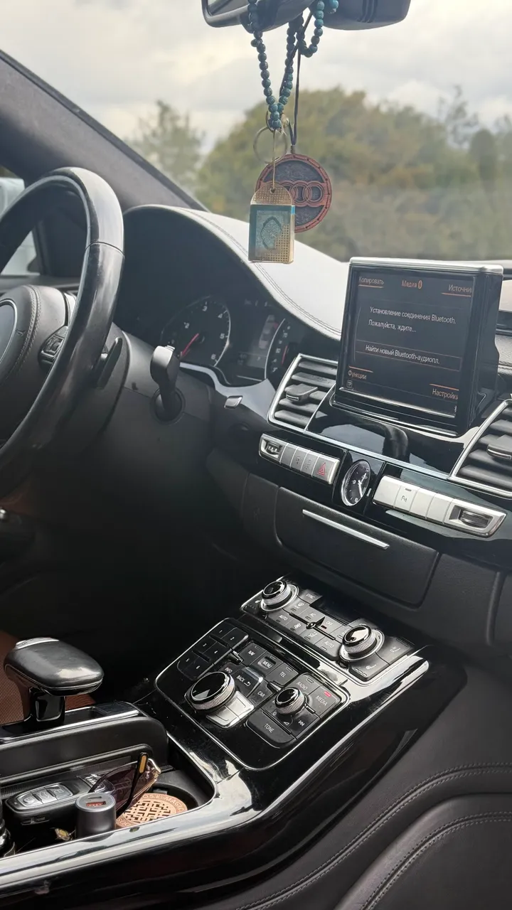 Audi A8 - фото 23