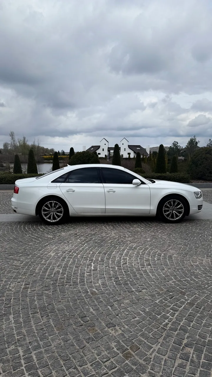 Audi A8 - фото 6