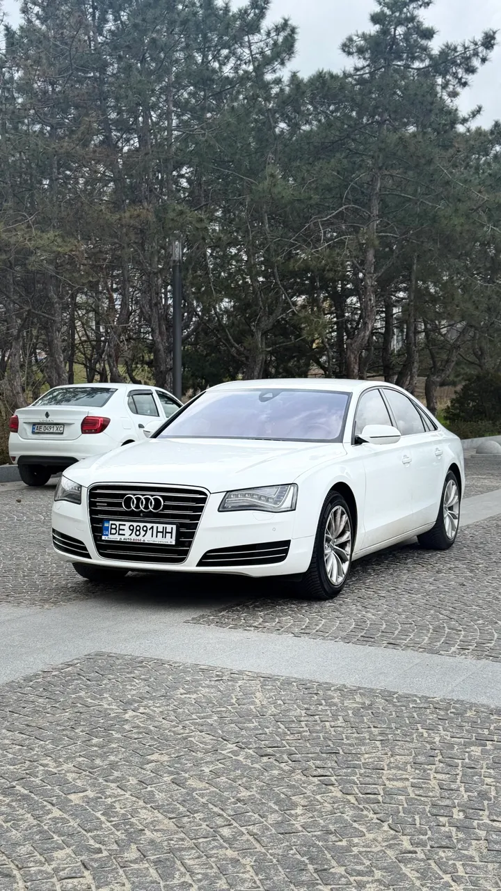 Audi A8 - фото 1
