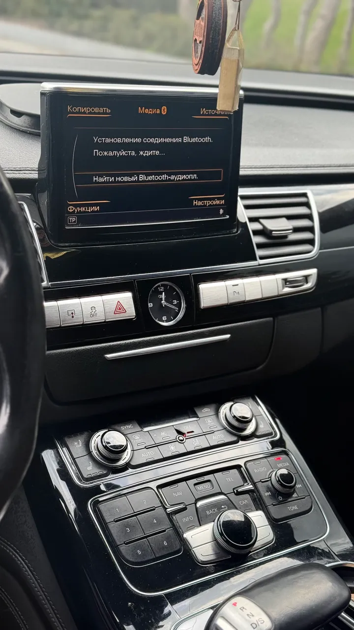 Audi A8 - фото 14